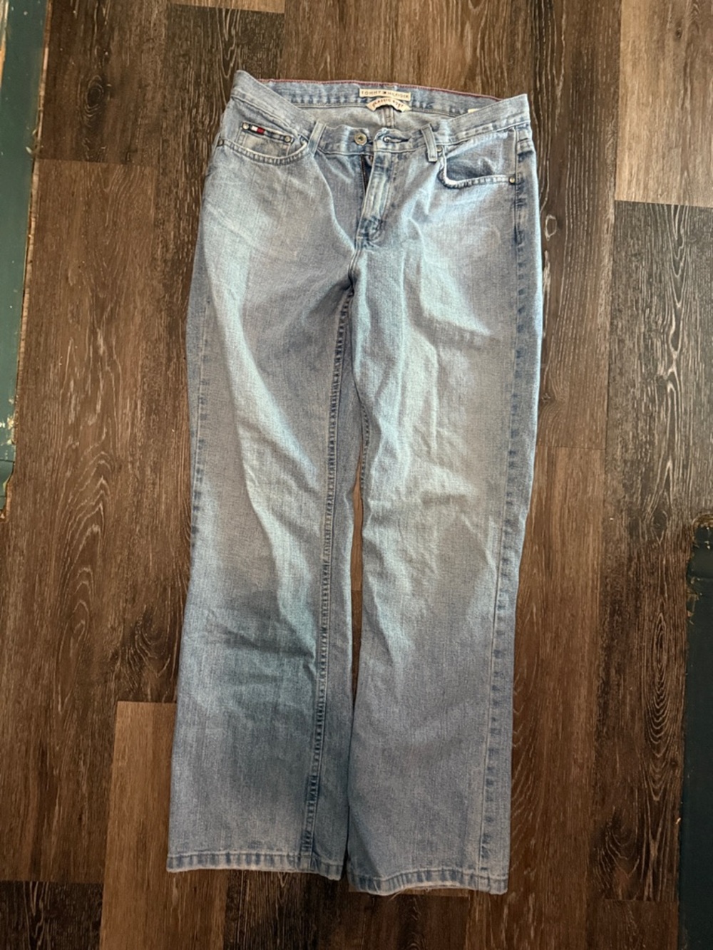 Tommy Hilfiger Women’s Light Wash class boot Leg Jeans - Light Blue